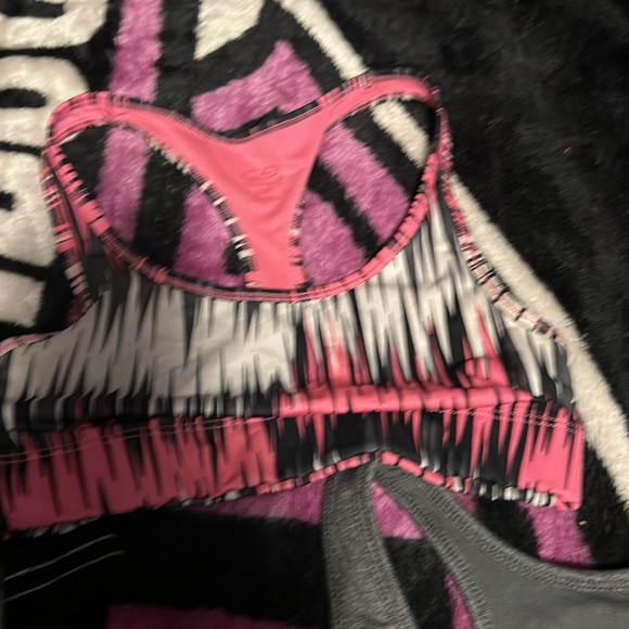 Bundle of sports bras - Picture 4 of 5